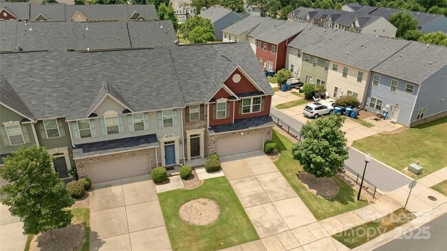 Building Photo - 1818 Fleetwood Dr