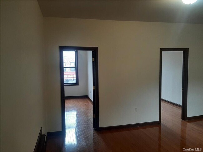 Foto del edificio - 1110 Clarkson Ave