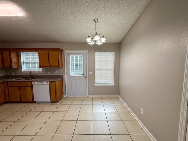 Foto del edificio - 3 bedroom 2 bath home in Pace!