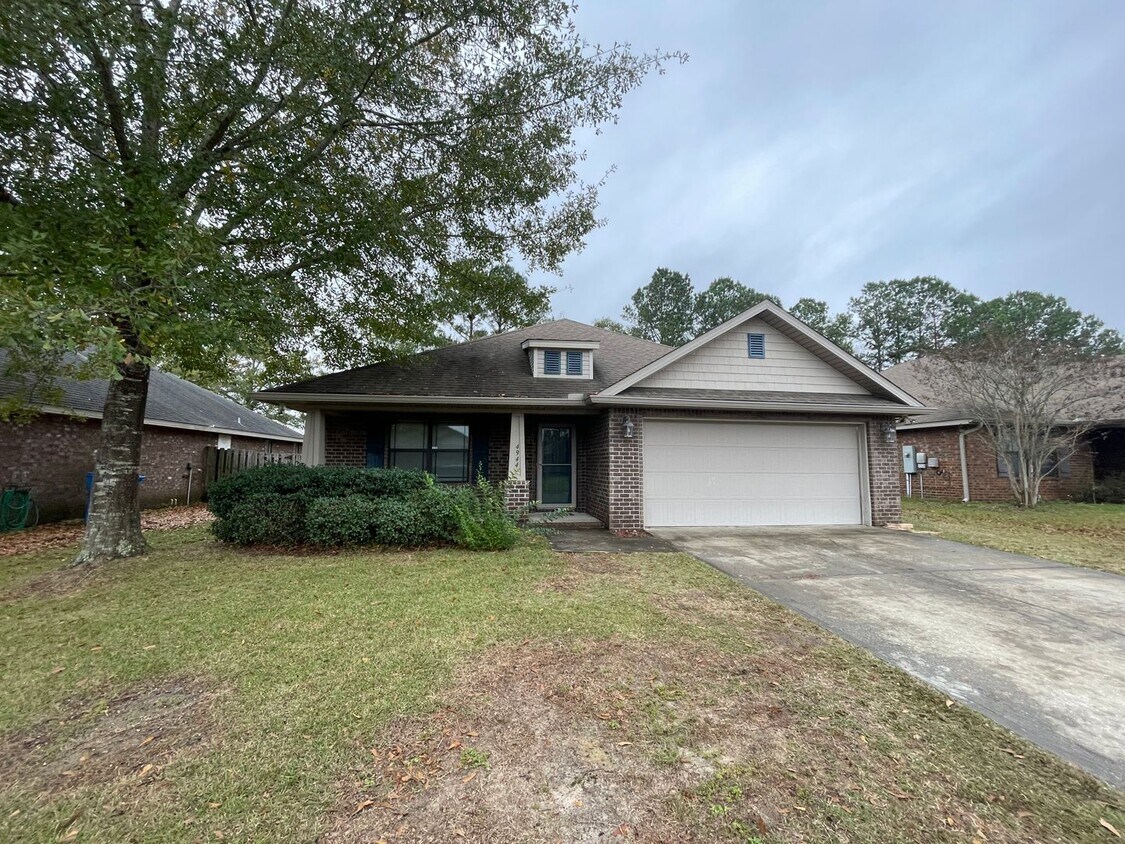 Primary Photo - Great 3 Bedroom