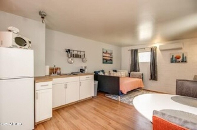 Foto del edificio - 830 E Maryland Ave