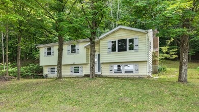 Building Photo - 40 Grand St