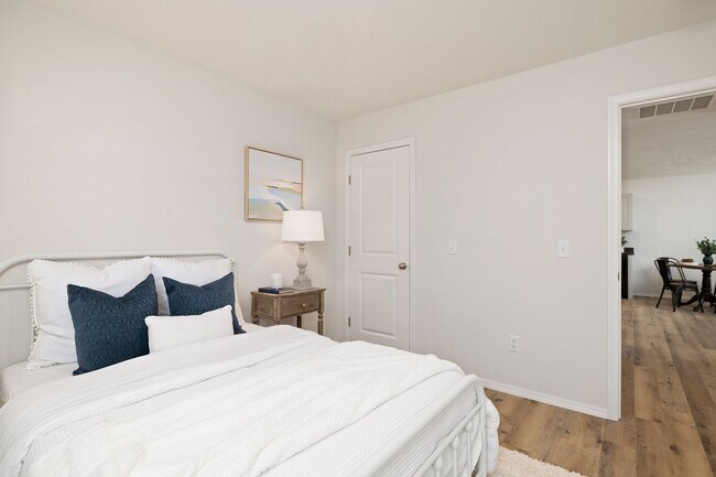 Foto del edificio - Newly built 3 bedroom duplex-Westbury Gardens!