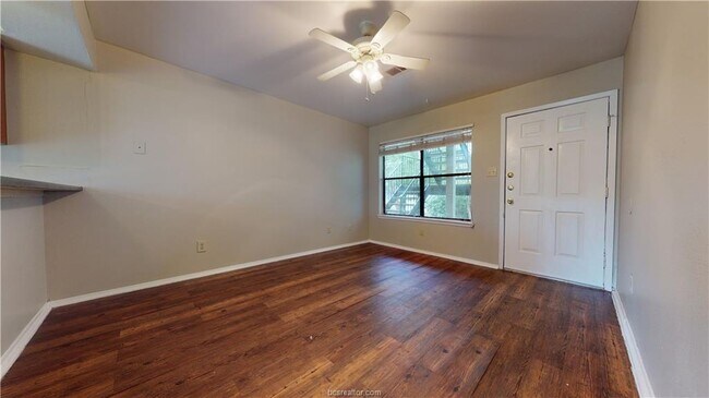 Building Photo - 307 Manuel Dr