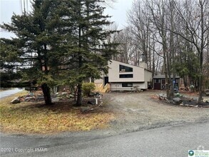 Building Photo - 3322 Woodland Dr