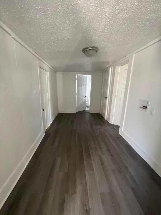 Foto del edificio - Remodeled 2 bedroom 1 bathroom home available now!