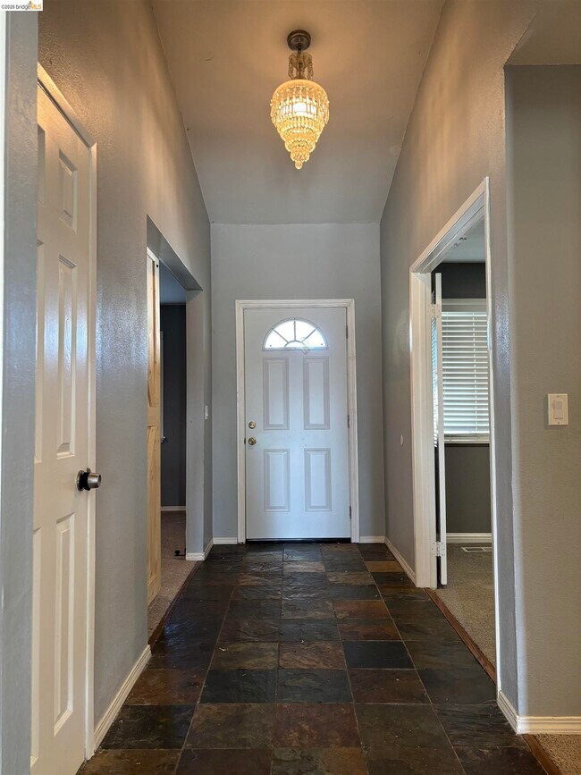 Foto del edificio - 5250 Riverlake Rd