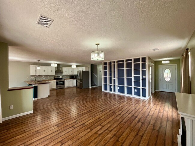 Foto del edificio - Large 3 Bedroom 2.5 Bathroom Located In Th...