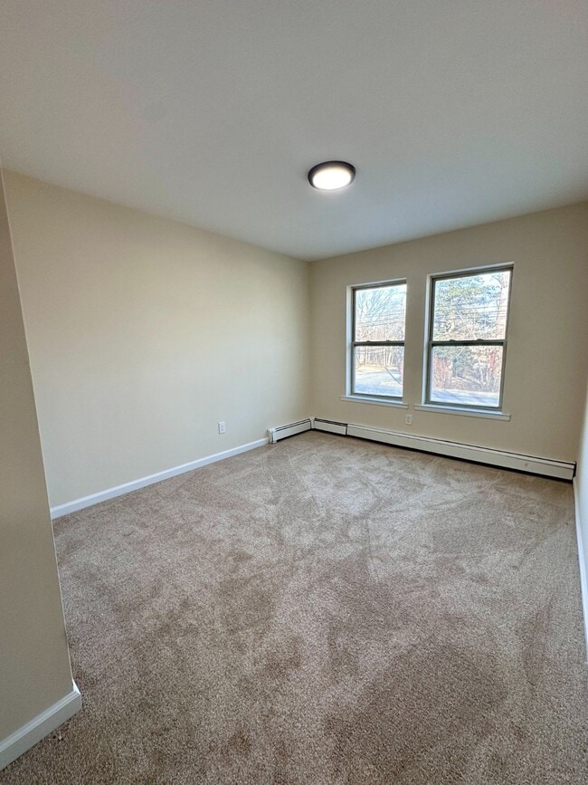 Building Photo - 1290 Islip Ave