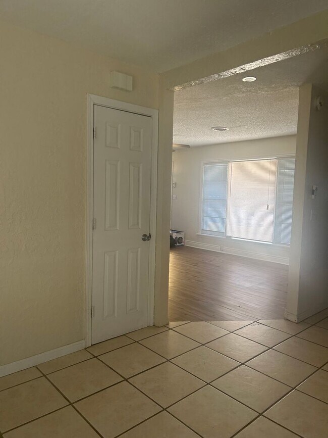 Foto del edificio - 1503 NW 18th St