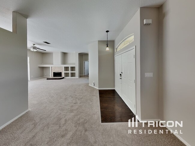 Building Photo - 933 Palm Cove Dr