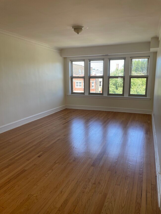 Foto del edificio - 3937 W Wrightwood Ave