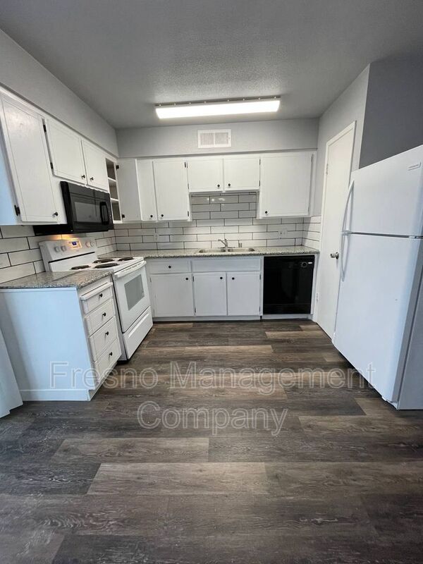 5163 E Hedges Ave, Fresno, CA 93727 Condo for Rent in Fresno, CA