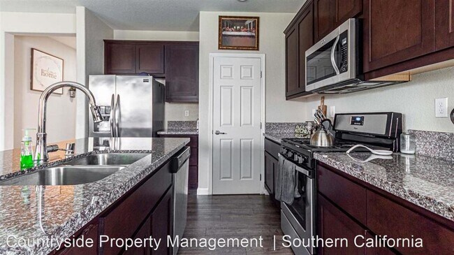 Foto del edificio - 4 br, 3 bath House - 1954 W. Summer Blosso...
