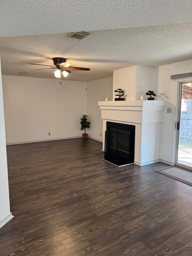 dining room - 4911 Silent Lk