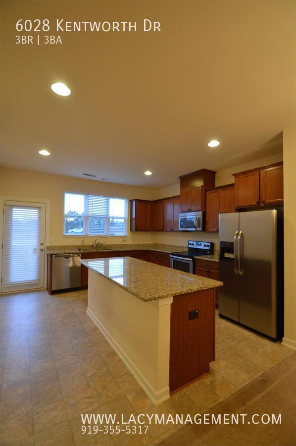 Foto del edificio - 6028 Kentworth Dr