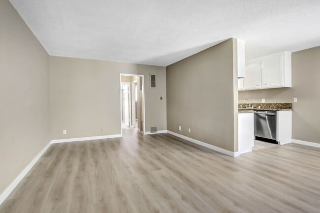 Building Photo - 1234 Wellesley Ave