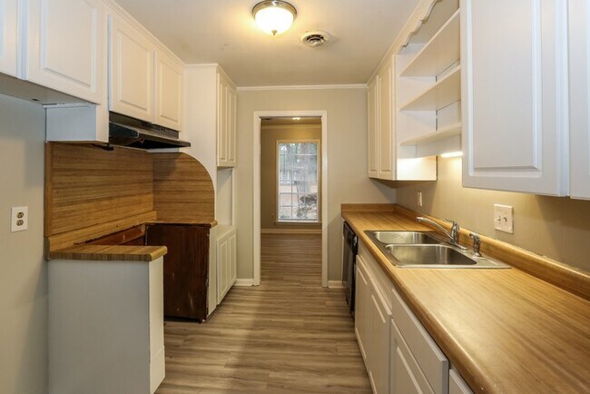 Building Photo - Beautiful Home, Perfect for You