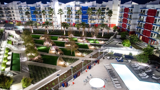 Building Photo - Shores