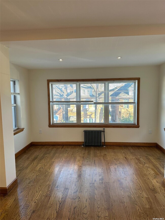 Foto del edificio - 6133 Delafield Ave