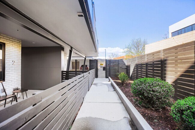 Foto del edificio - 2465 Walnut St