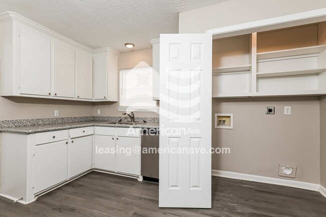 Foto del edificio - 335 Dewitt Ave