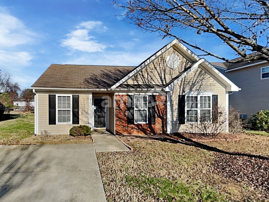 Foto principal - 10202 Green Hedge Avenue