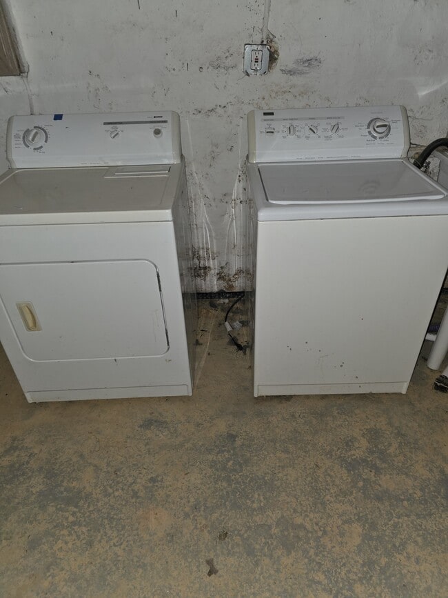 Building Photo - 3151 Ravenwood Ave