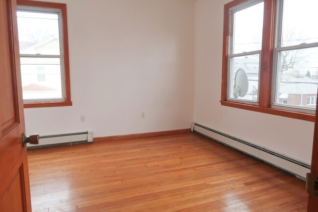 Building Photo - 267 Wilson Ave