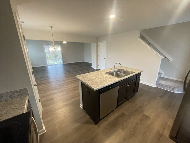 Building Photo - New 3 Bedroom 2.5 Bathroom Townhome!