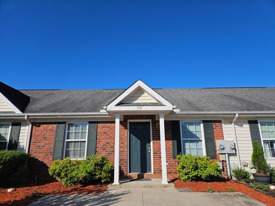 Foto principal - 551 Edgecliff Ln