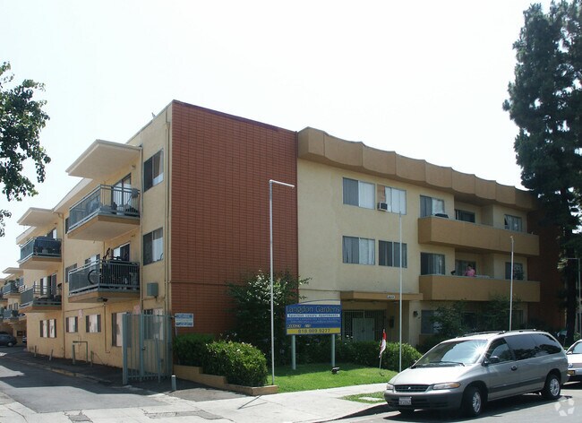8070 Langdon, ¡alejado - Langdon Gardens