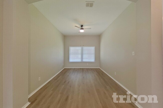 Building Photo - 522 Golden Bell Dr