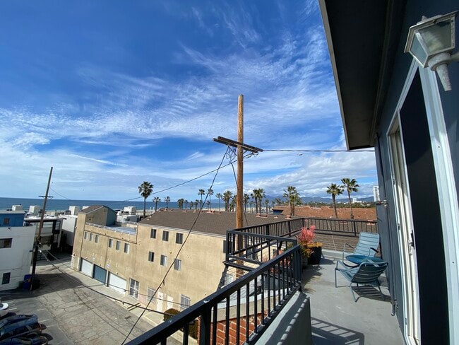 Penthouse-private balcony - 29 Navy Creative Lofts