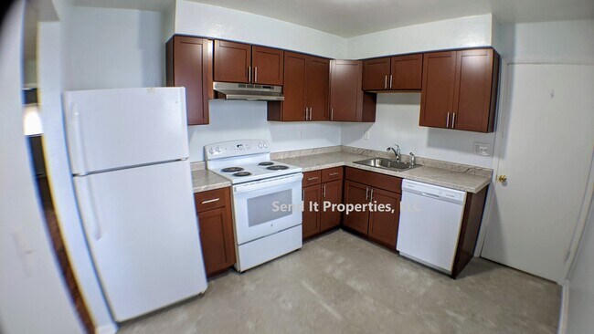 Building Photo - 828 Princeton Ave