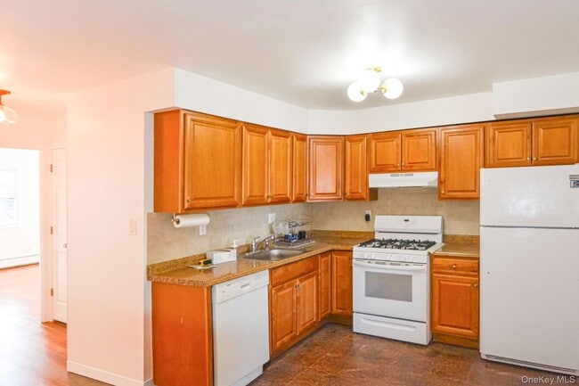 Building Photo - 212-23-212-16 16th Ave