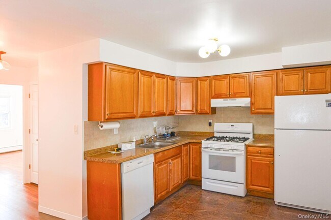 Foto del edificio - 212-23-212-16 16th Ave