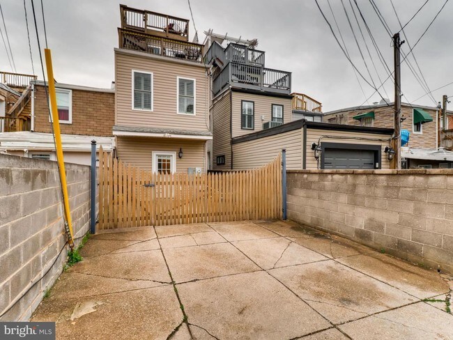 Building Photo - 3208 Hudson St
