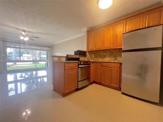 Building Photo - 2809 Middle River Dr