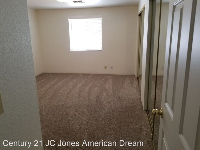 Building Photo - 2 br, 2 bath House - 1129 Willow Lane  #8