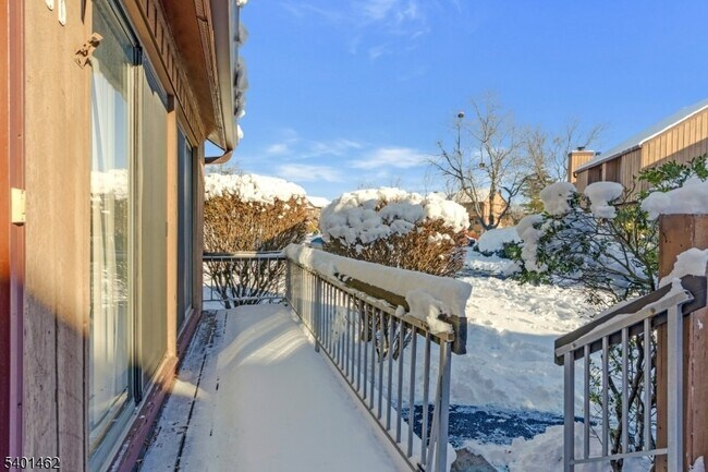 Foto del edificio - 117 Bluebird Dr