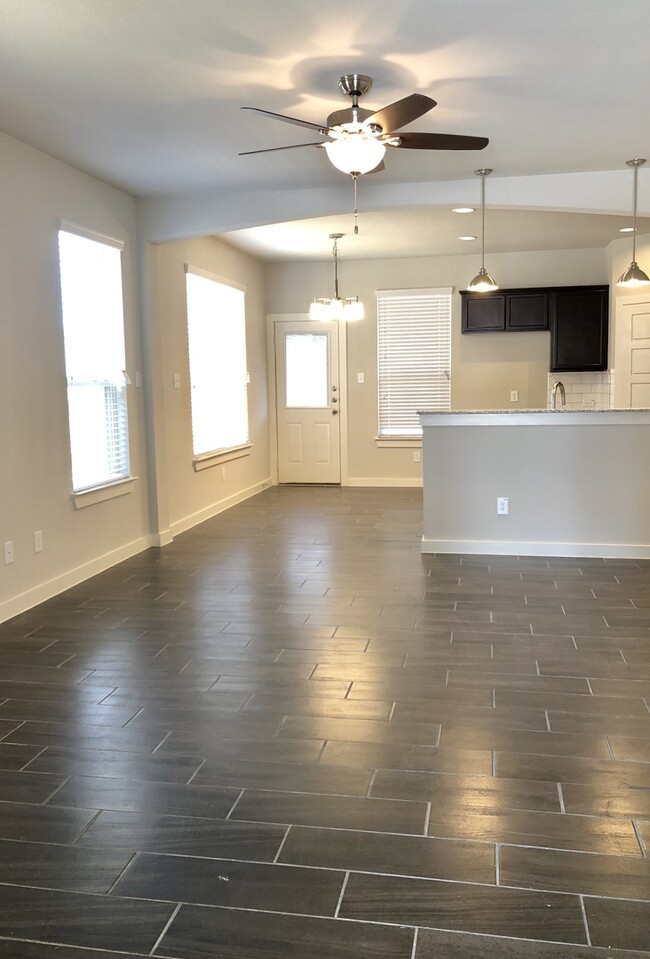 Foto del edificio - LUXURY 2 STORY DUPLEX LOCATED IN MIDLOTHIA...