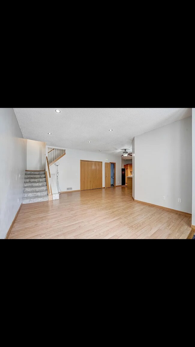 Foto del edificio - 4092 Meadowlark Curv