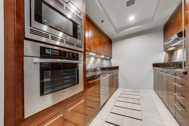 Foto del edificio - Sky Las Vegas 3706- Strip/City Views from this Stunning 2Bd/ 2Ba Residence