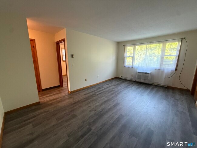 Foto del edificio - 463 Pierpont Rd