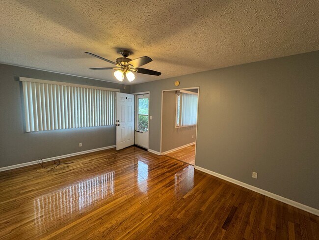 Building Photo - Snacks / Guion Creek - Washington TWP 3 Bed 2 Bath