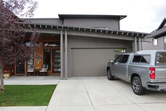 Building Photo - 5454 Westmorland Dr