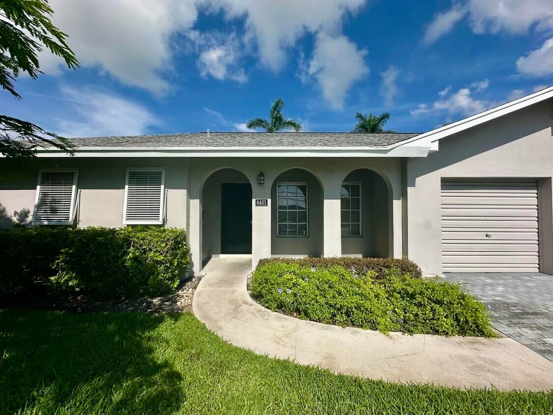 Foto principal - 6401 NE 7th Ave