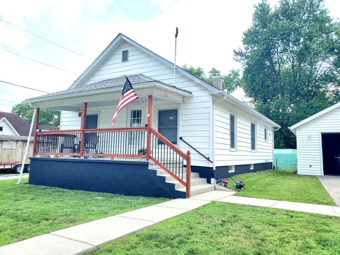 Primary Photo - Newly Remodeled Home, Close to Hospital