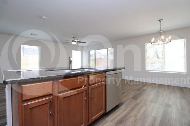 Foto del edificio - 1423 Holiday Drive